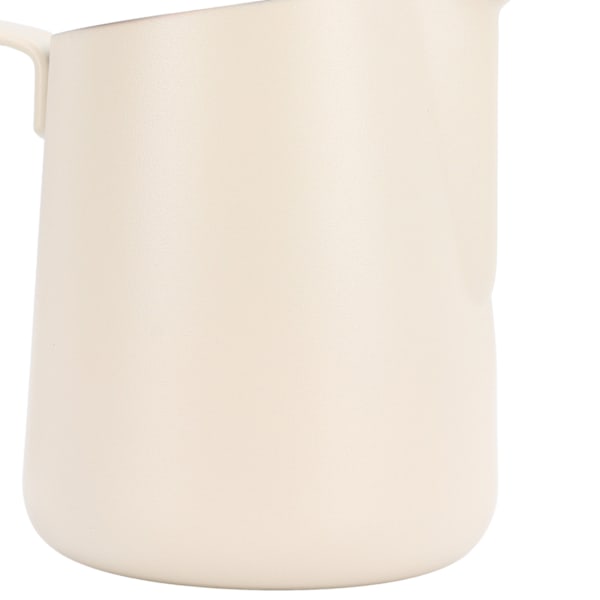 Mælkeskumningskande 304 Rustfrit Stål Flødekande Latte Art Kaffe Dampkande med Skrå Tud og Skala til Cafe Køkken 500ML Beige