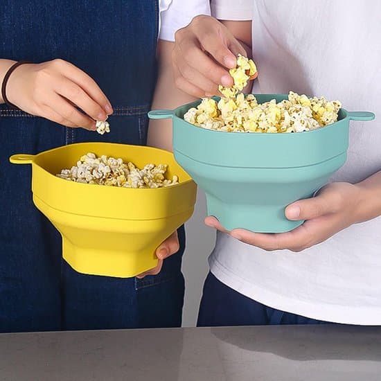 Foldable Popcorn Bowl with Handle, Heat Resistant, Portable Silicone Microwave Popcorn Maker (Cyan)