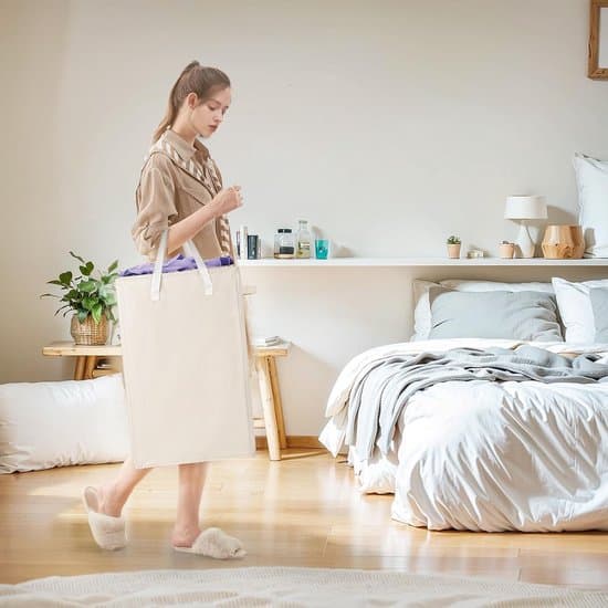 Foldable Laundry Basket - Slim 45-Liter Capacity, with Handles and Lid, a Space-Saving Storage Solution.