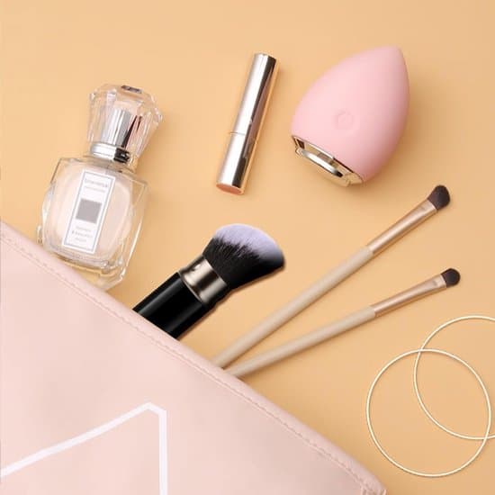 Retractable Makeup Brushes, 2 Foldable Blush Brushes with Protective Lids, Portable Powder/Kabuki Brushes for Contouring and Concealing