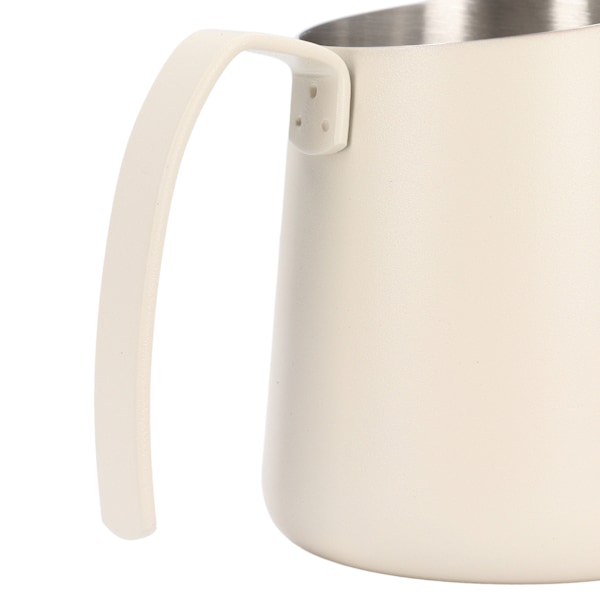 Mælkeskumningskande 304 Rustfrit Stål Flødekande Latte Art Kaffe Dampkande med Skrå Tud og Skala til Cafe Køkken 500ML Beige