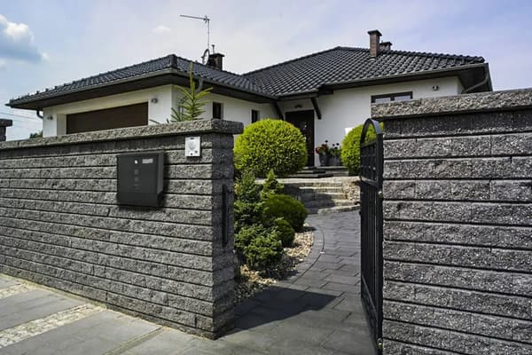 Brevlåda svart A4 – galvaniserad postlåda med tidningshållare