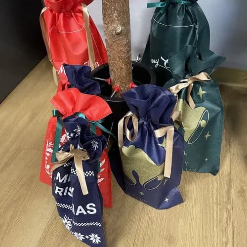 Julklappspåsar 8-pack – Återanvändbara Presentpåsar Jul