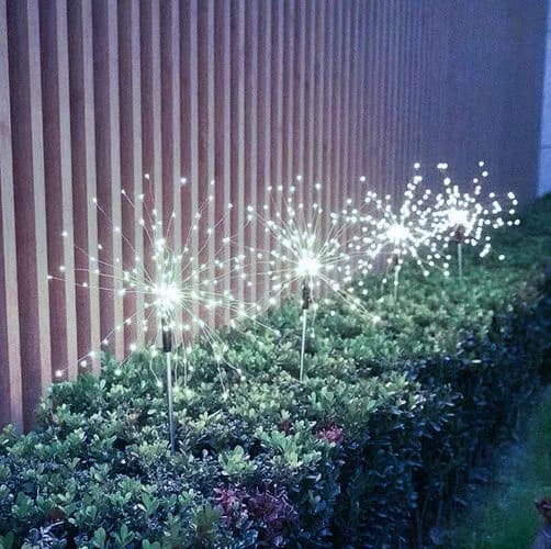 Solcellsdriven trädgårdslampa – blåsblommor