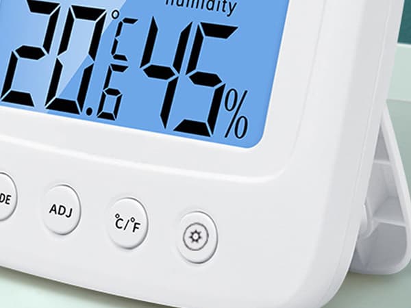 Termometer, hygrometer och elektronisk intern klocka