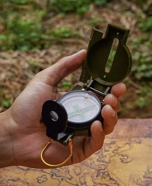 Militärkompass med Kikarsikte – Roterande Limbus 360°