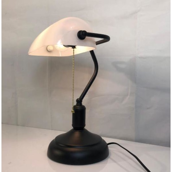 Bankers lamp i nytt modernt utseende. svart
