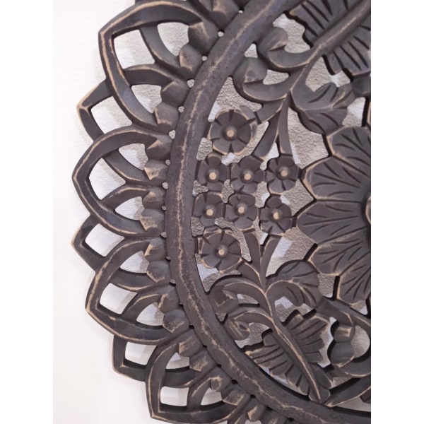 Hand-carved wall decoration at its best round 60 cm