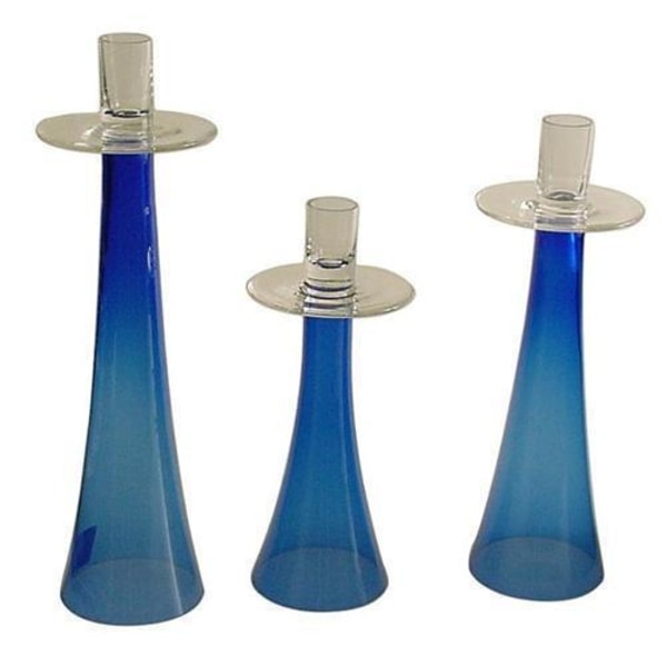 Eleganta ljusstakar i blått glas