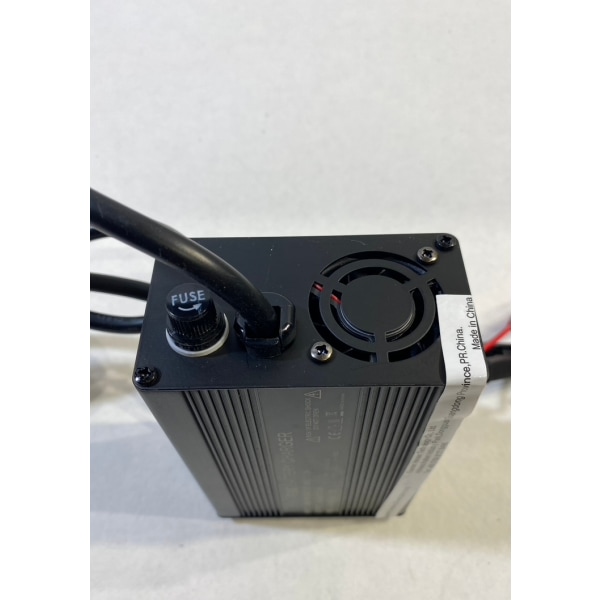 Batterioplader F300 14.6V, 10 Ah beregnet til Lithiumbatterier