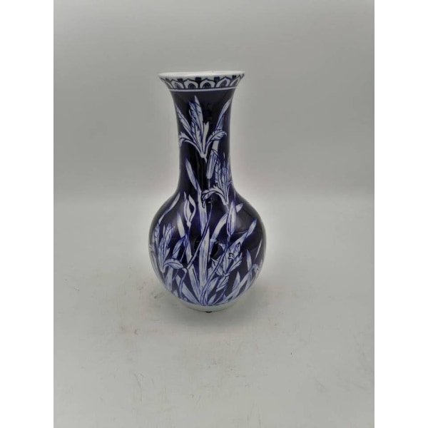 Mycket vacker vas i keramik