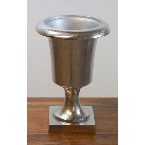 Klassisk vas i aluminium 31 cm hög