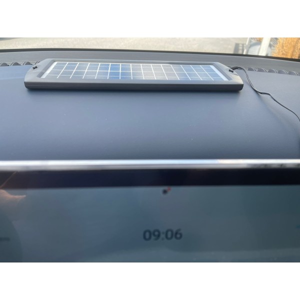 Solcelledrevet vedligeholdelsesoplader 5 W til 12 Volt batterier.