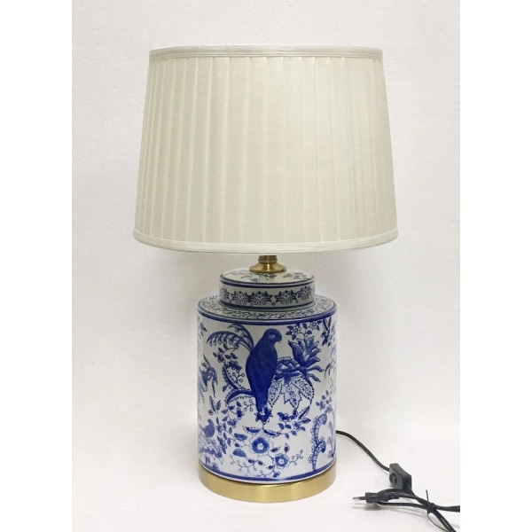 Stilfuld bordlampe i håndmalet kinesisk porcelæn White gold