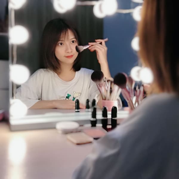 3 farvede lys, 14 dæmpbare LED-pærer, USB-genopladelige pærer - perfekte til makeup - fremhæver din skønhed