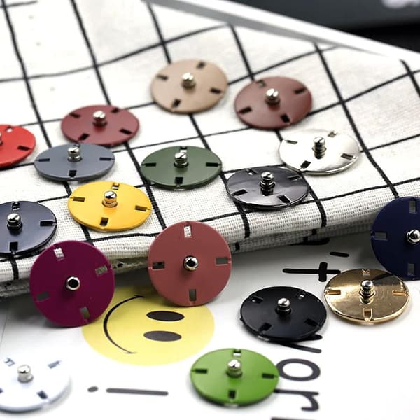 30-delars set med metallknappar för jackor, färgglada runda knappar (diameter: 15 mm)