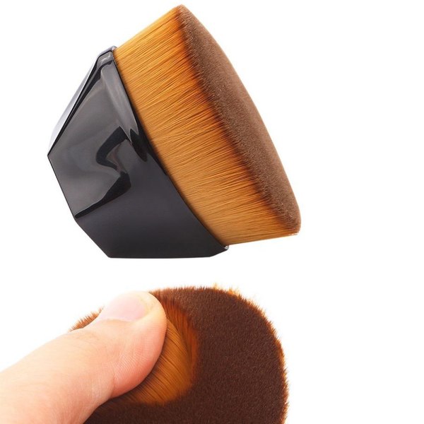 Smooth Foundation Blush Brush Svart