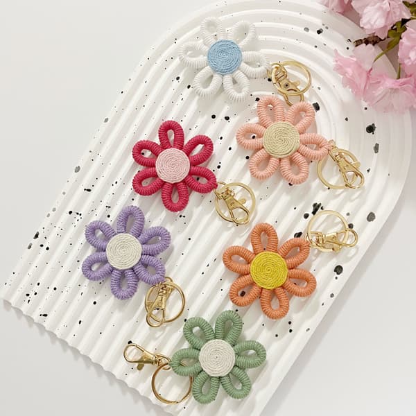12 stk. Daisy festartikler Boho vævede blomster nøgleringe Daisy nøglering