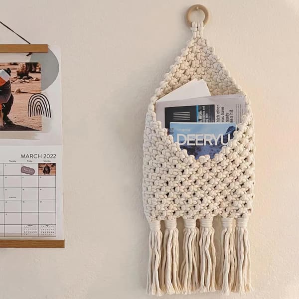 Hängande vävd korg för Boho hemmakontorsinredning