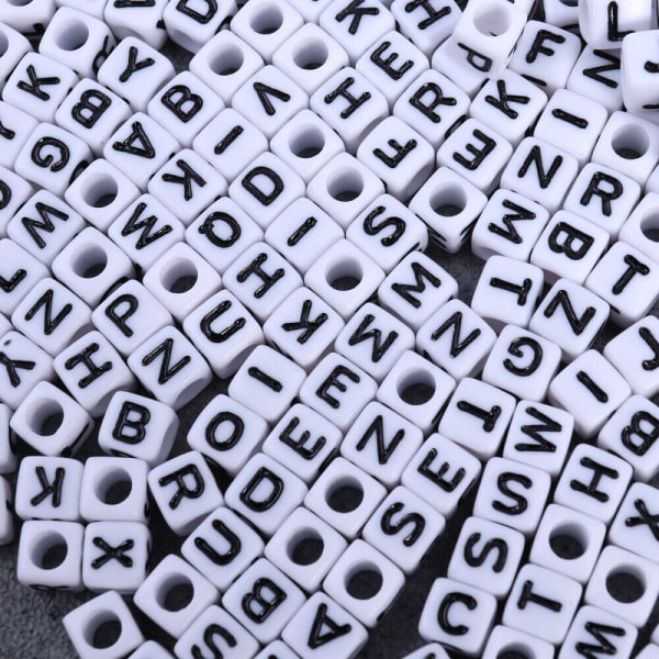 800 stycken Abc Letter Charm Halsband Alphabet Beads Square Barnsmycken