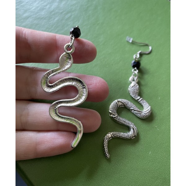 Örhängen Orm Snake XL Serpent Svart Ockultism Silver