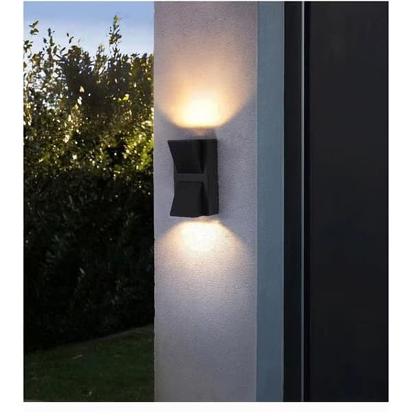 Vedenpitävä kaksipäinen LED-seinävalaisin ulkokäyttöön Y035