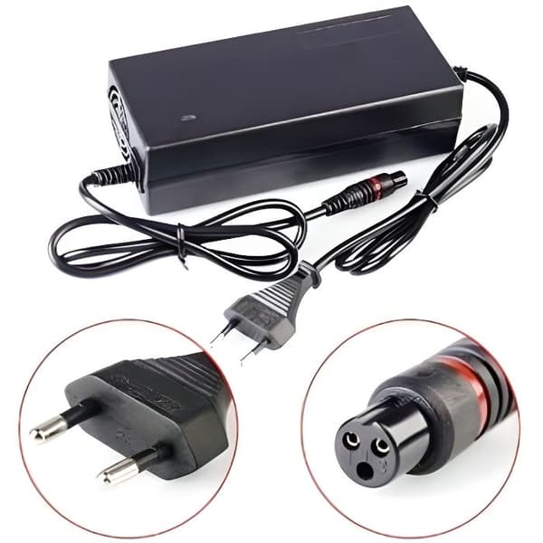Oplader - 42V 2A - Kompatibel med 6,5/8/10 tommer hoverboards - CE/FCC/RoHS-kompatibel