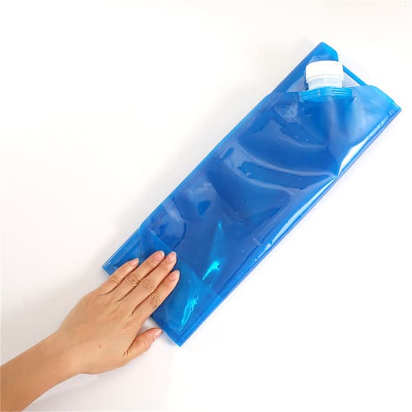 Bærbar vannpose i plast med sammenleggbar beholder blå 5L blue
