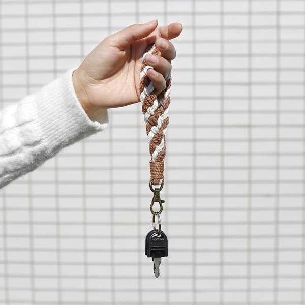 Handgjorda Boho Macrame Nyckelringar Charms Bilnyckel Dekor Handledssnöre Khaki