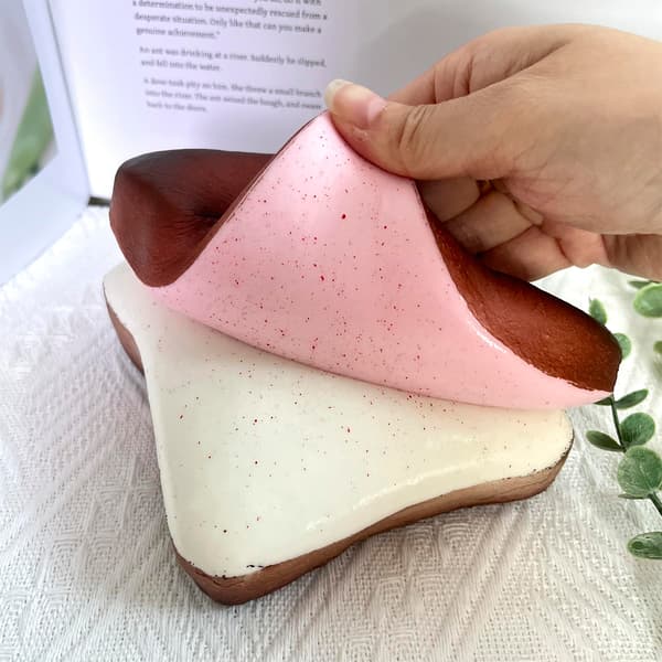 Långsamt stigande Squishy Brödset, Smörformade Stressbollar, Fidget Sensoriska Leksaker för Lugnande, ADHD Lindringspresent, Partyfavorit, Julklapp