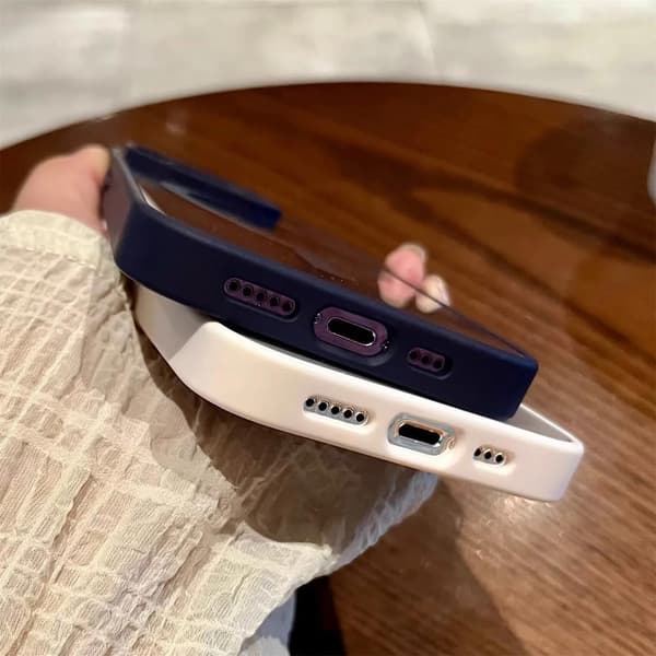Stöttåligt akryl magnetiskt transparent telefonfodral för iPhone 16 Pro Max, stöder trådlös laddning, tillverkat av hårt PC-material. Grå.