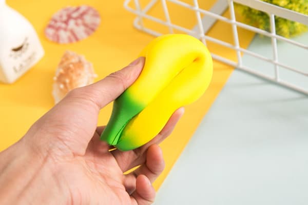 3-pack banan-squishy-leksaker, stresslindrande stretchig bananleksak, sensoriska fidget-leksaker för barn