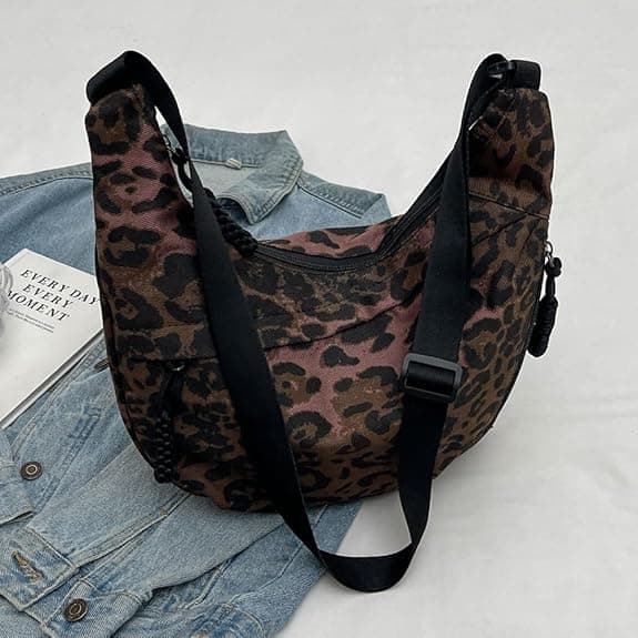 Leopardväska för kvinnor Halvmåne Crossbody-väskor Nylon Luna Måne Dumplingväska Leopardmönstrad Crossbody Hobo Plånbok