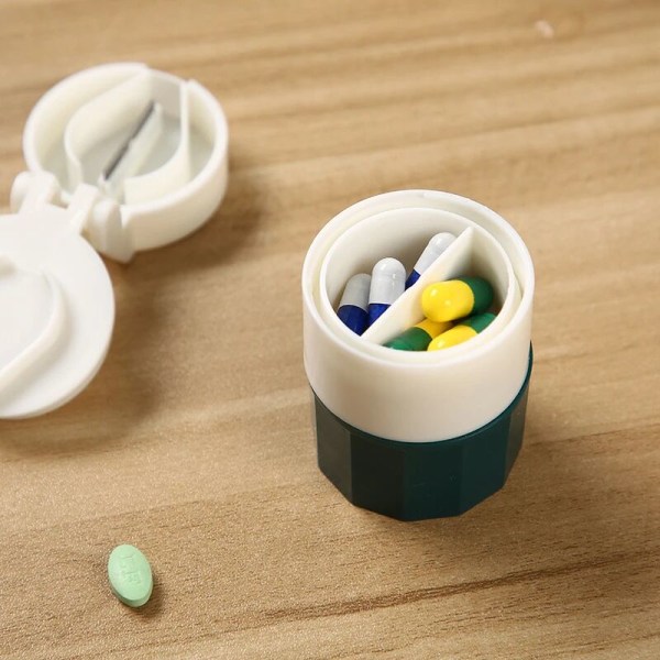 3st 4 i 1 Bärbar 4-lagers kvarn Separator Slicer Avdelare Förvaringslåda Pill Box Cutter Tablett Pill Cutter Medicin Sprayer