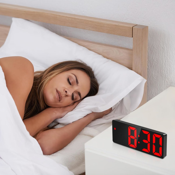 Digital väckarklocka, digital klocka med 3 ljusstyrkanivåer, elektronisk väckarklocka som drivs av USB eller 3 Aaa-batterier (ingår ej), snooze alarm Clo