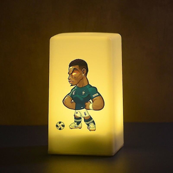 Kreativ nattlys fotballstjernemodell tegneserie bordlampe dukkefotballpynt gave (stil 2)