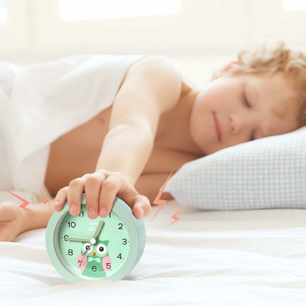 MINKUROW barns icke-tickande väckarklocka med nattljus Bärbar batteridriven reseväckarklocka Sovrumsväckarklocka Gul