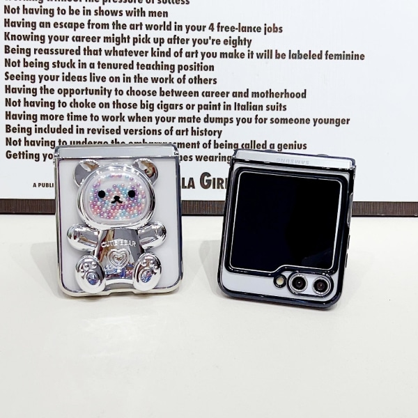 Z Flip 5 case, sähköpinnoitettu Cartoon Bear iskunkestävä pudotuksenkestävä case Samsung Galaxy Z Flip 5:lle jalustalla (hopea)