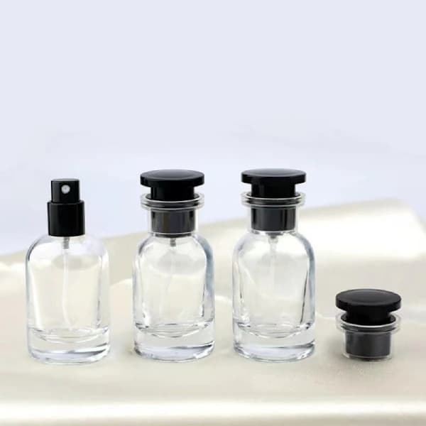 1 kpl hajuveden täyttösuihkepullo musta 50 ml