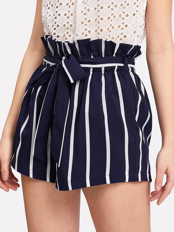 Casual sommarshorts för dam med elastisk midja. Navy