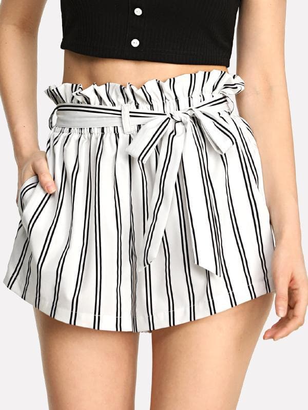 Afslappede sommershorts til damer med elastisk talje. White Black