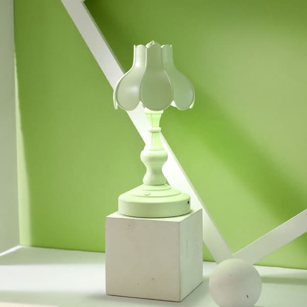 blomsterhat bordlampe