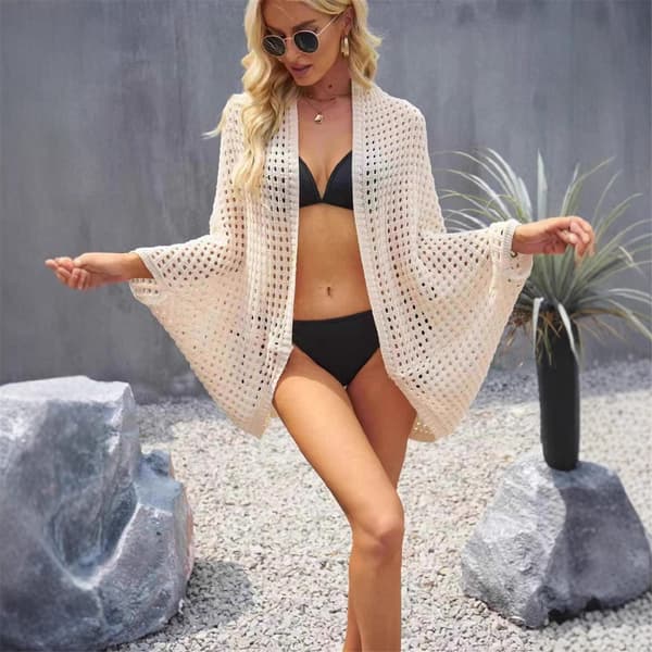 Elegant urholkad virkad kimono-kofta med fladdermusärmar för strandpoolen
