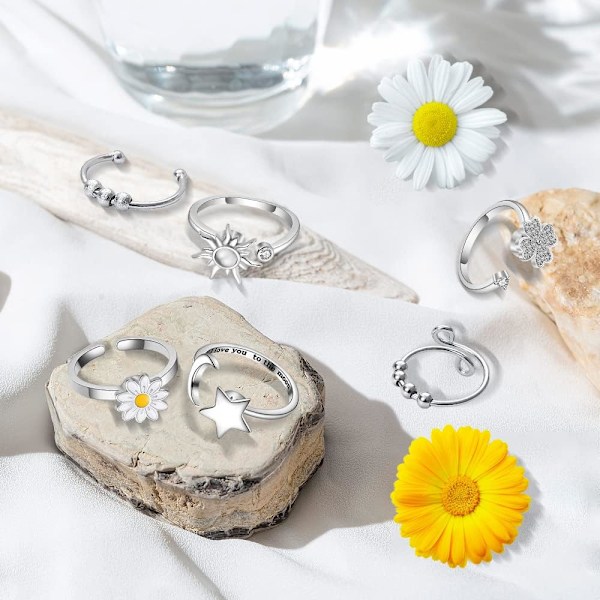 Fidgetringar mot ångest - set med 6 justerbara stressreducerande ringar, med sol, stjärna, måne, prästkrage och fyrklöver