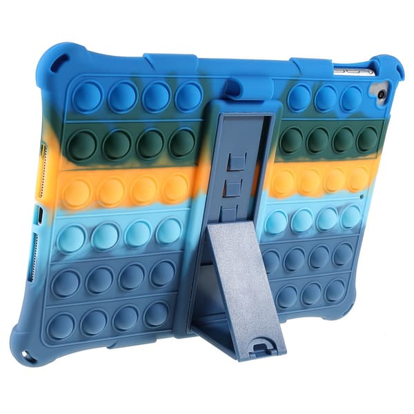 iPad 9.7 5. generasjon (2017) Deksel Pop It Fidget Multiblå