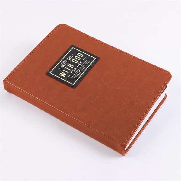 Et minut med Gud for mænd: en lædernotesbog til daglige bønner.