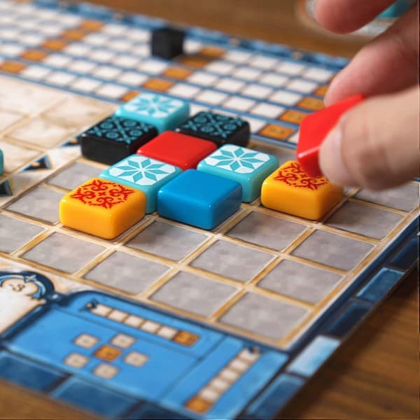 Plan B Games, Azul-laattojenasettelupeli
