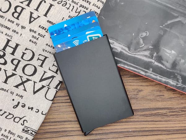 Sort kortholder med RFID-beskyttelse aluminiumsrum 9,5*6,2*0,9 cm