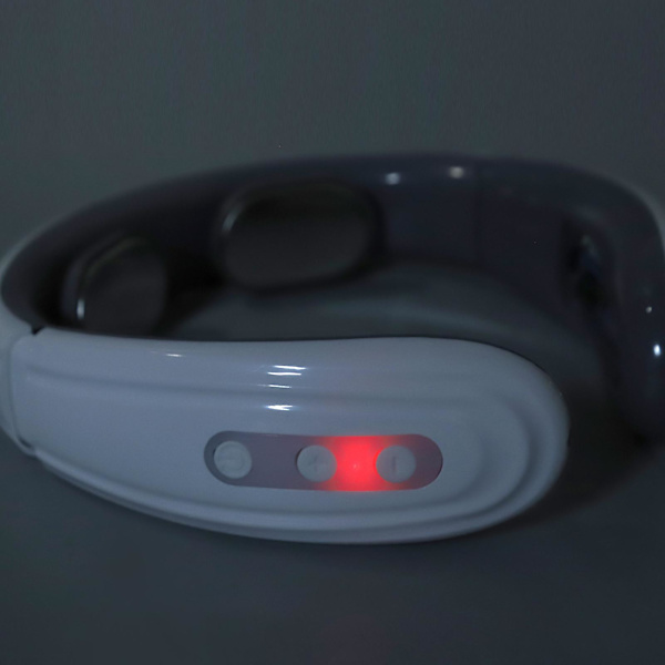 Elektrisk pulshalsmassage 6 lägen 9 styrka nackmassagemaskin med elektrodplåster vit