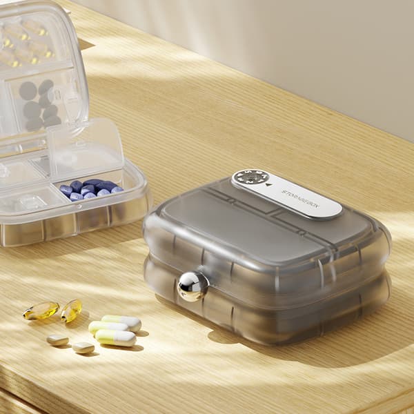 Pilleboks, 7-dagers pilleorganisator for kosttilskudd og vitaminer Translucent white
